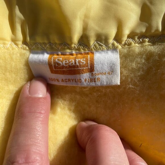 Sears Source 47 Acrylic Fleece Fuzzy Blanket Yellow Silky Edge Floral Accent Vtg - Picture 5 of 10